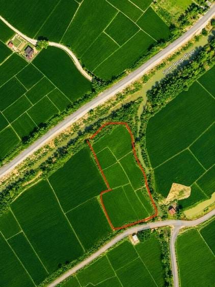 Relief À vendre de 10,000 m² de terrain