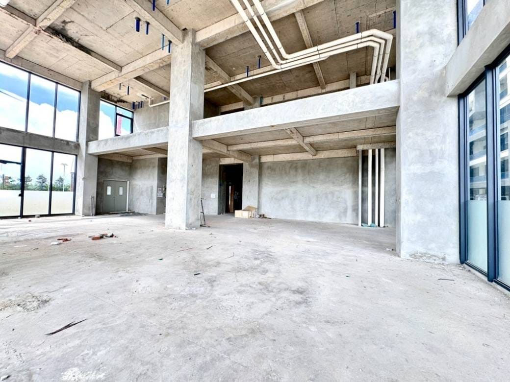 191 sqm Living Size Obchod K pronájmu in Chbar Ampov