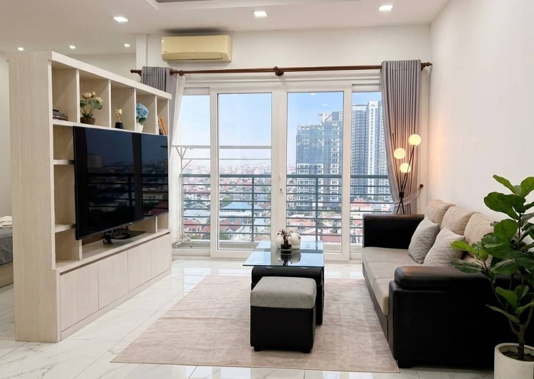 PS Crystal Condominium | Zařízeno Condo Na prodej