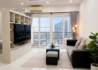 PS Crystal Condominium | Zařízeno Condo Na prodej