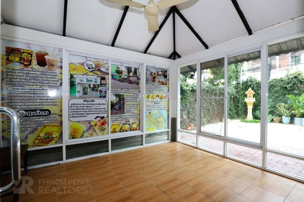 CommercialShophouse À louer de 360 m² de terrain