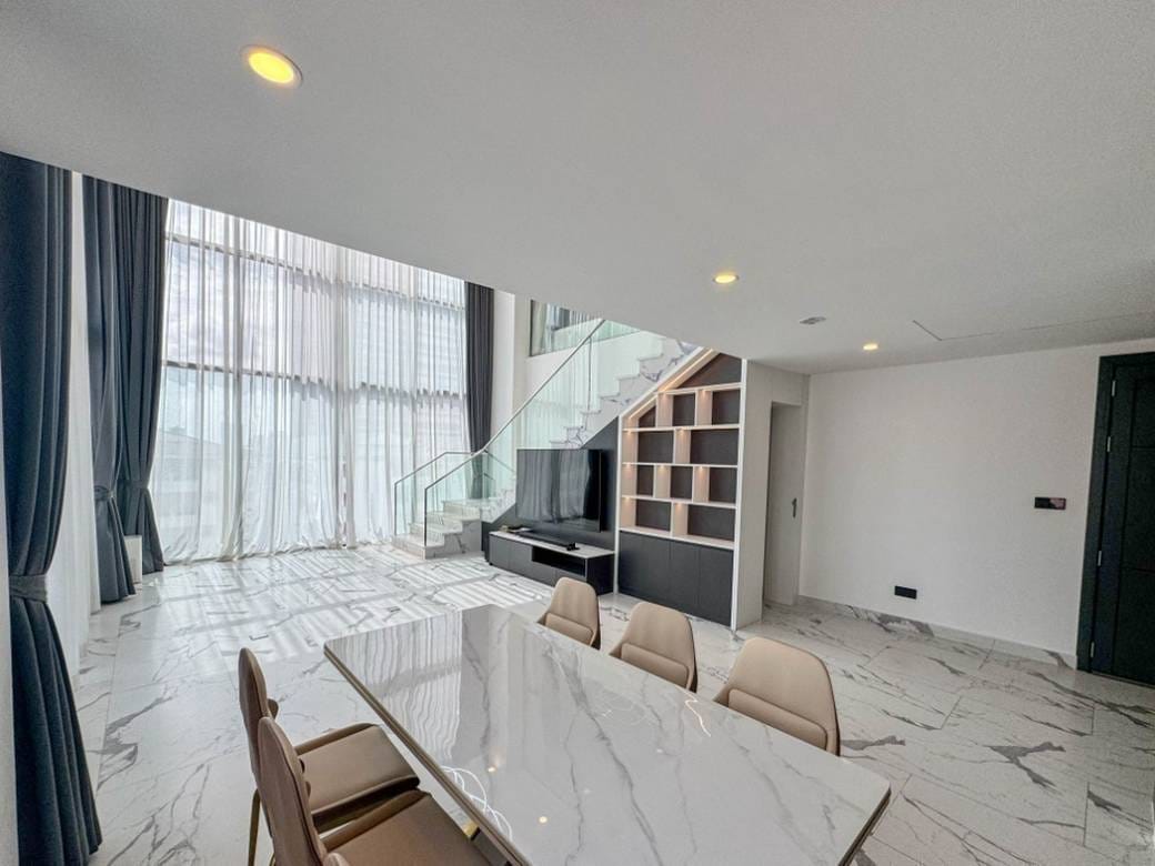 Zařízeno Penthouse K pronájmu