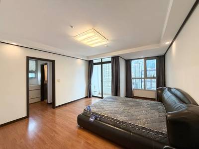 De Castle Royal Condominium | 52-261 sqm Living Size Condo For Sale & Rent in Boeng Keng Kang