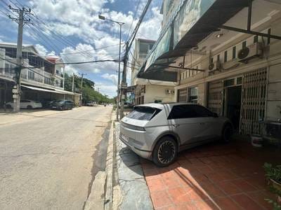 115 sqm Land Size Shophouse K pronájmu