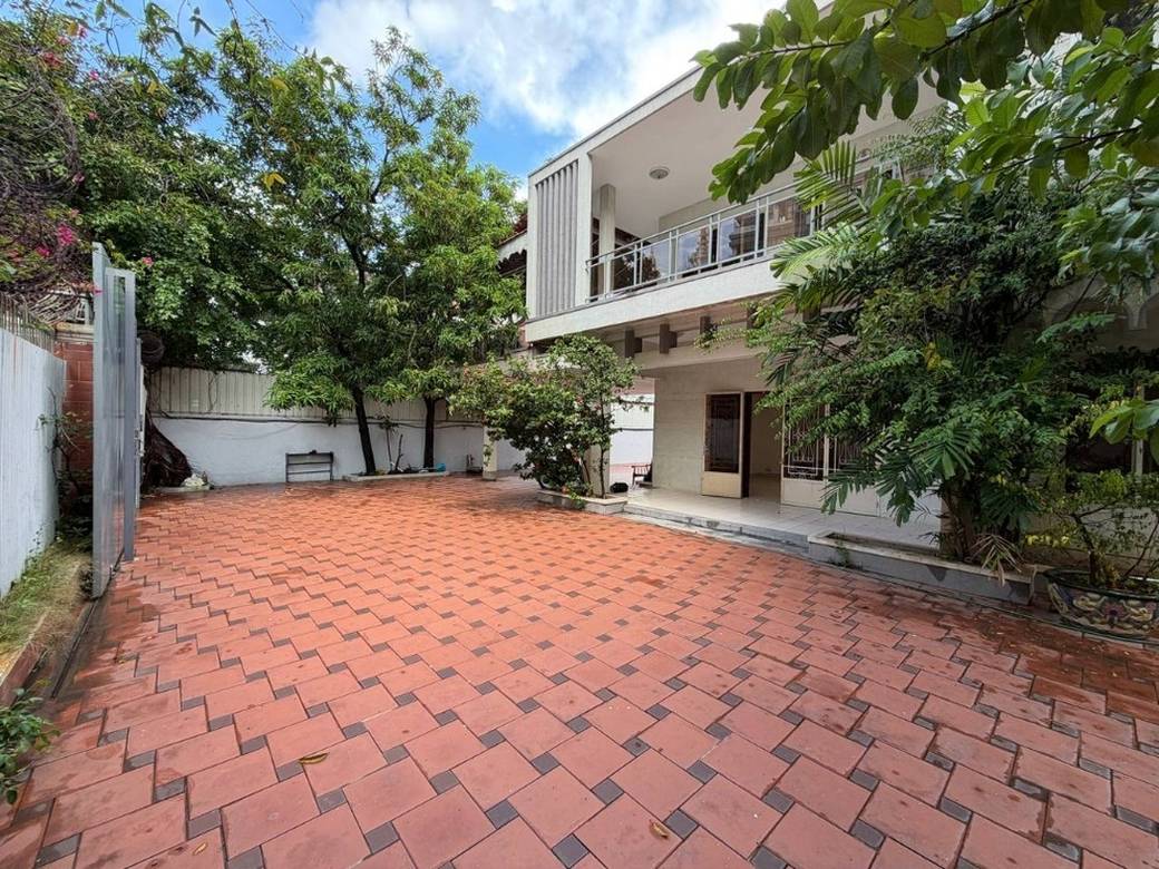 $3,000 Vila
