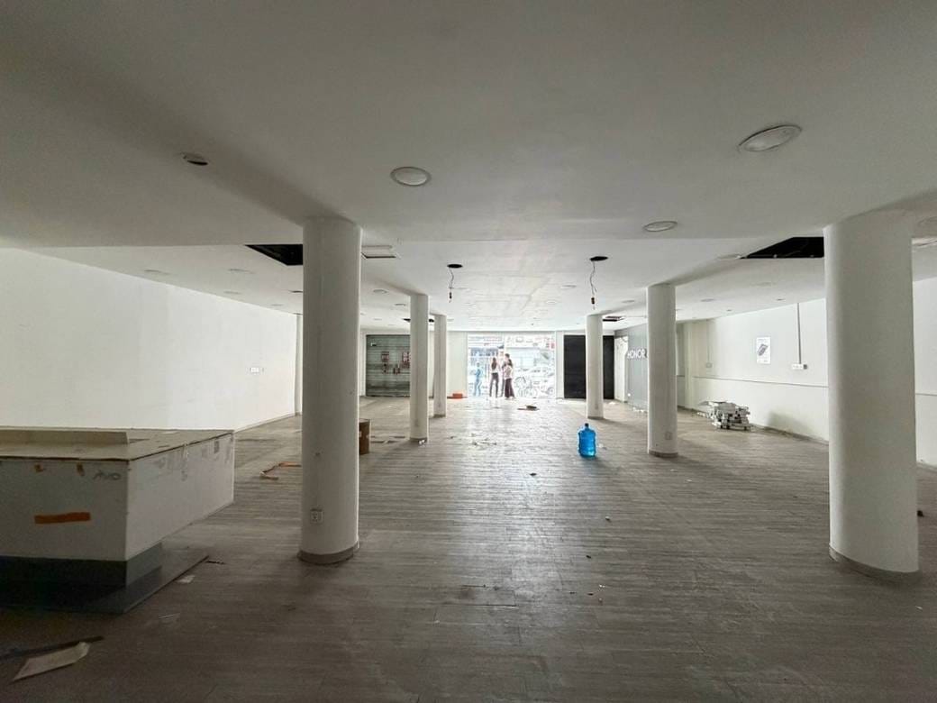 Building For Rent in Chamkarmon $3,800