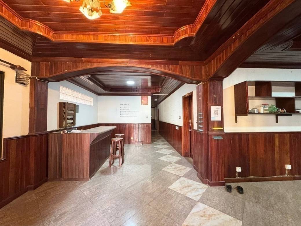 $1,200 Villa