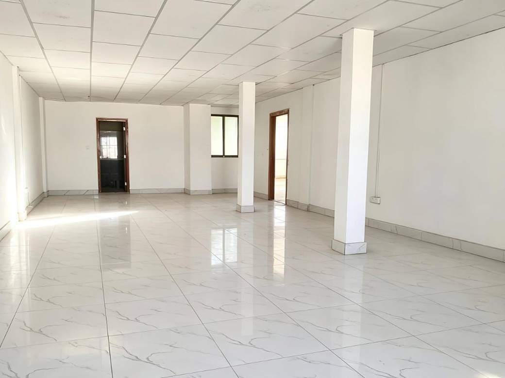 Bureaux À louer de 1,000 m² habitables à Toul Kork