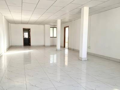 Bureaux À louer de 1,000 m² habitables à Toul Kork