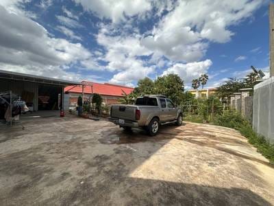 ដី តម្លៃ $300,000