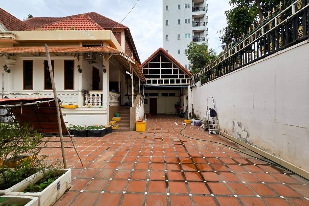 $1,500 Vila