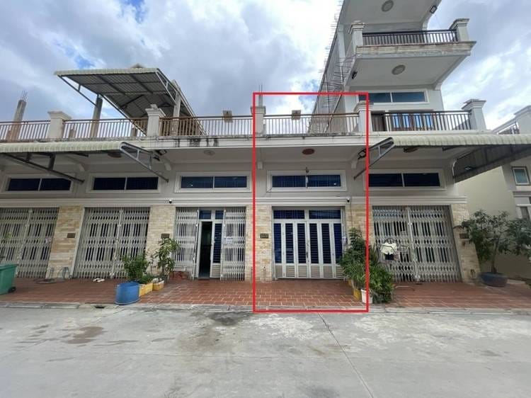 Maison en rangée À vendre à Chak Angrae Kraom, Meanchey, Phnom Penh