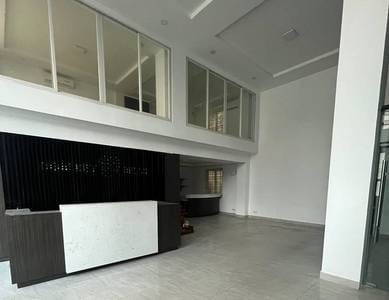 $7,500 Budova