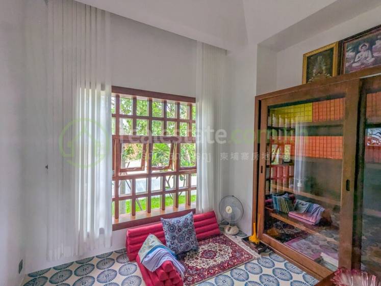 4 Bedrooms Vila K pronájmu