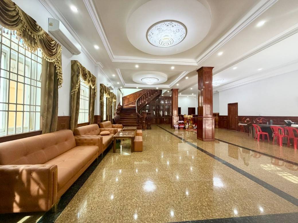 $2,600,000 Vila