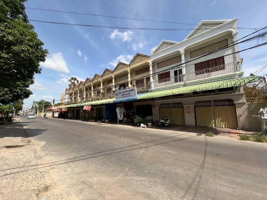 ផ្ទះជាប់គ្នា សំរាប់លក់ ទំហំផ្ទះ 160 ម៉ែត្រការ៉េ នៅSen Sok