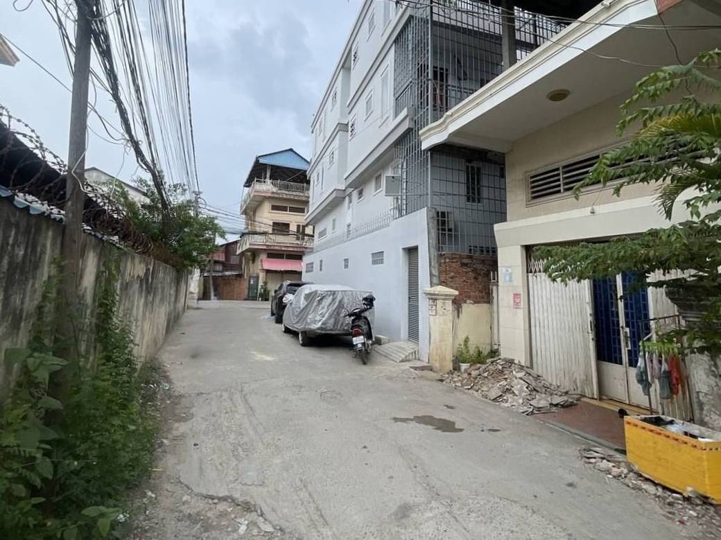 182.8 sqm Living Size Řadový dům Na prodej in Meanchey