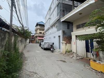 182.8 sqm Living Size Řadový dům Na prodej in Meanchey
