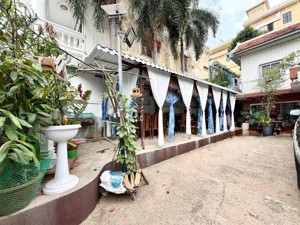 Vila Na prodej in Daun Penh $2,600,000