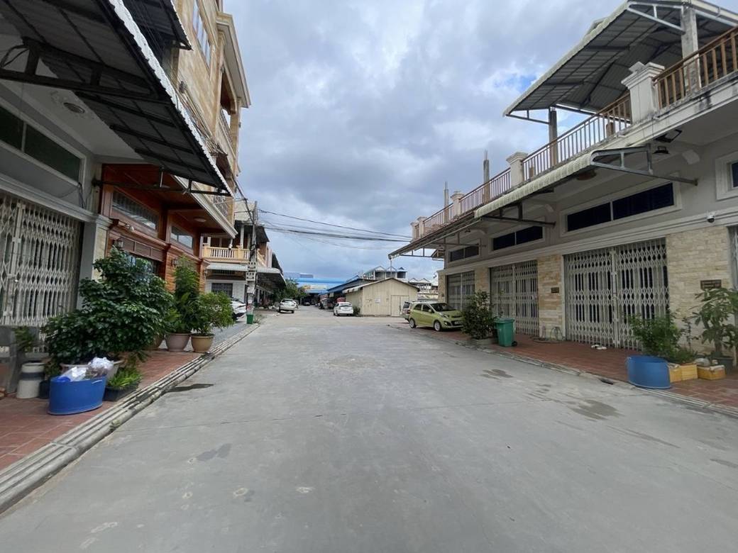 Řadový dům Na prodej in Chak Angrae Kraom, Meanchey, Phnom Penh