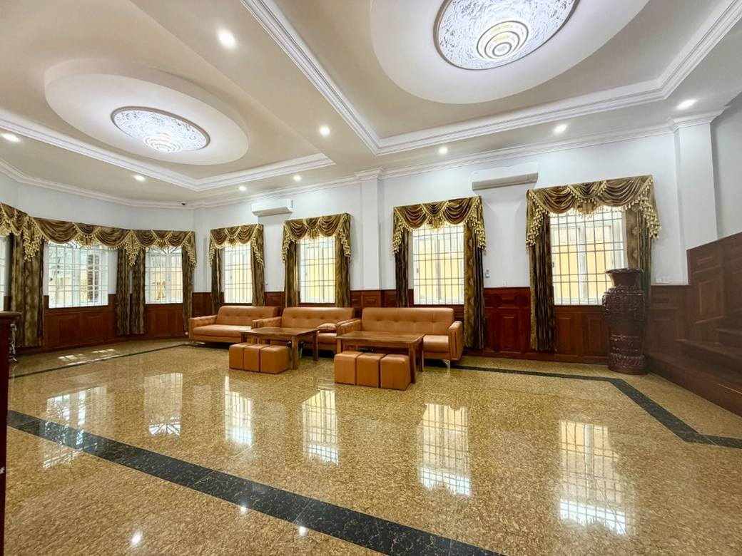 1,260 sqm Land Size Vila For Sale & Rent