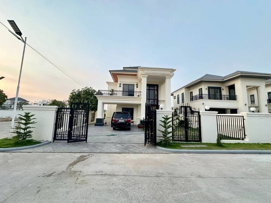 350 sqm Land Size Vila Na prodej