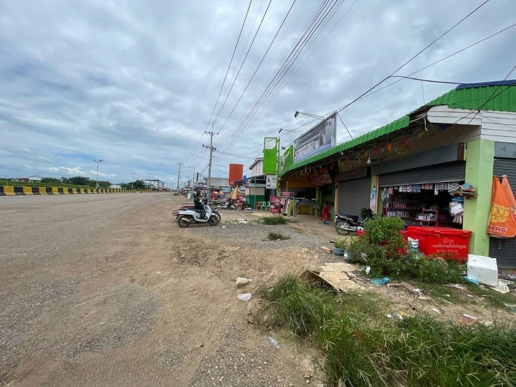 288 sqm Living Size Shophouse For Sale in Poipet