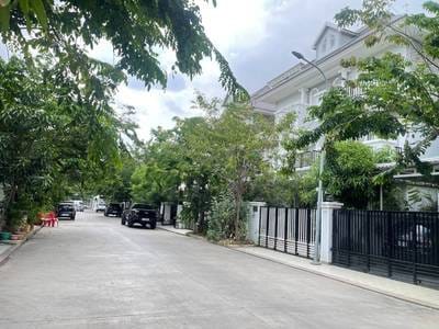 $440,000 Dvojvila