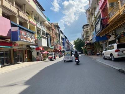 252 sqm Living Size Shophouse Na prodej in Boeng Keng Kang