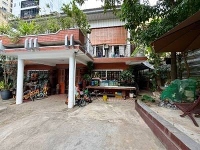 $2,600,000 Vila