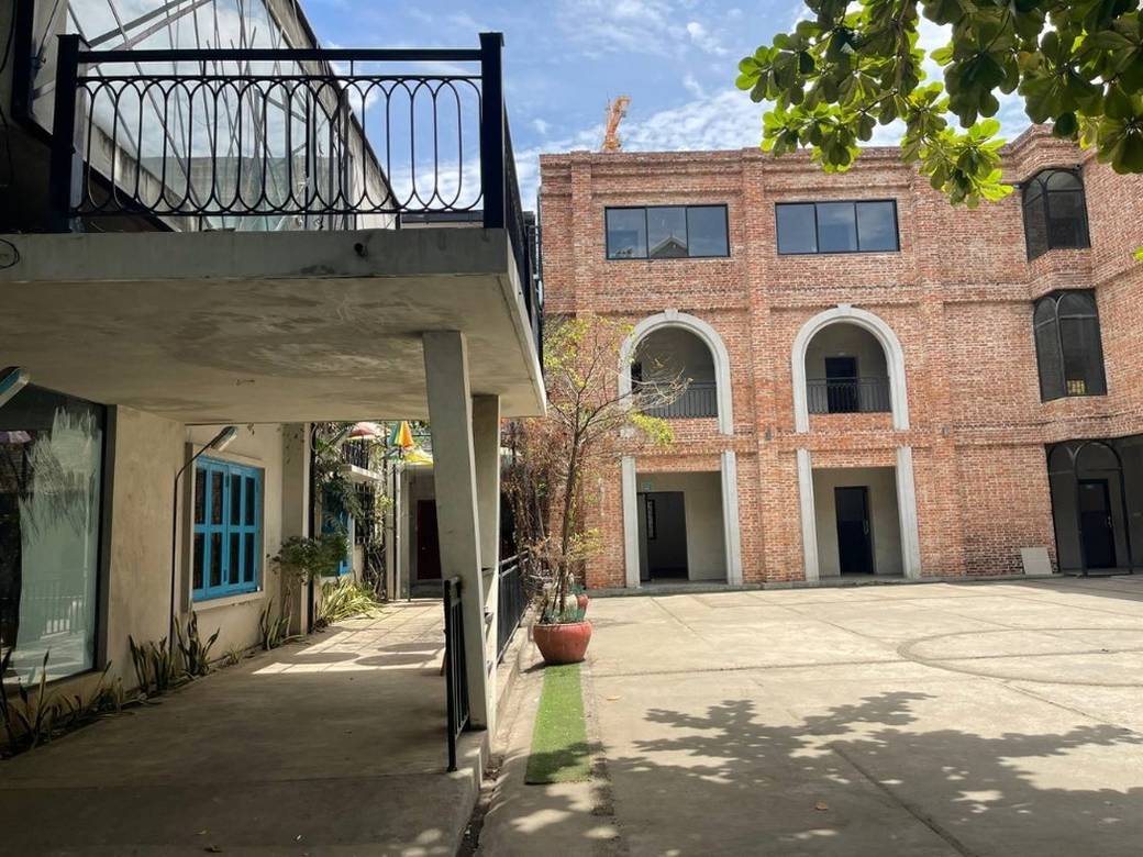 1,200 sqm Land Size Shophouse K pronájmu