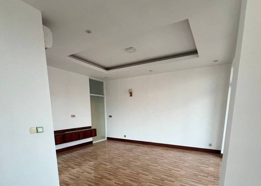 1,800 sqm Living Size Budova K pronájmu in Chamkarmon