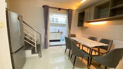 Zařízeno Řadový dům For Sale & Rent