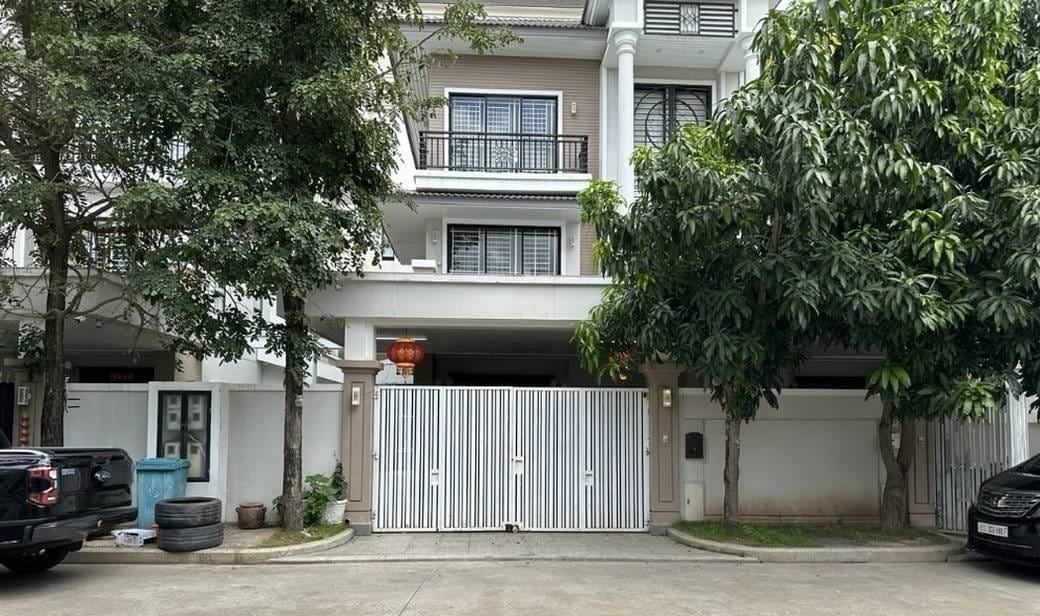 Borey Peng Huoth: The Star Platinum Euro Ville | $305,000 のツインヴィラ