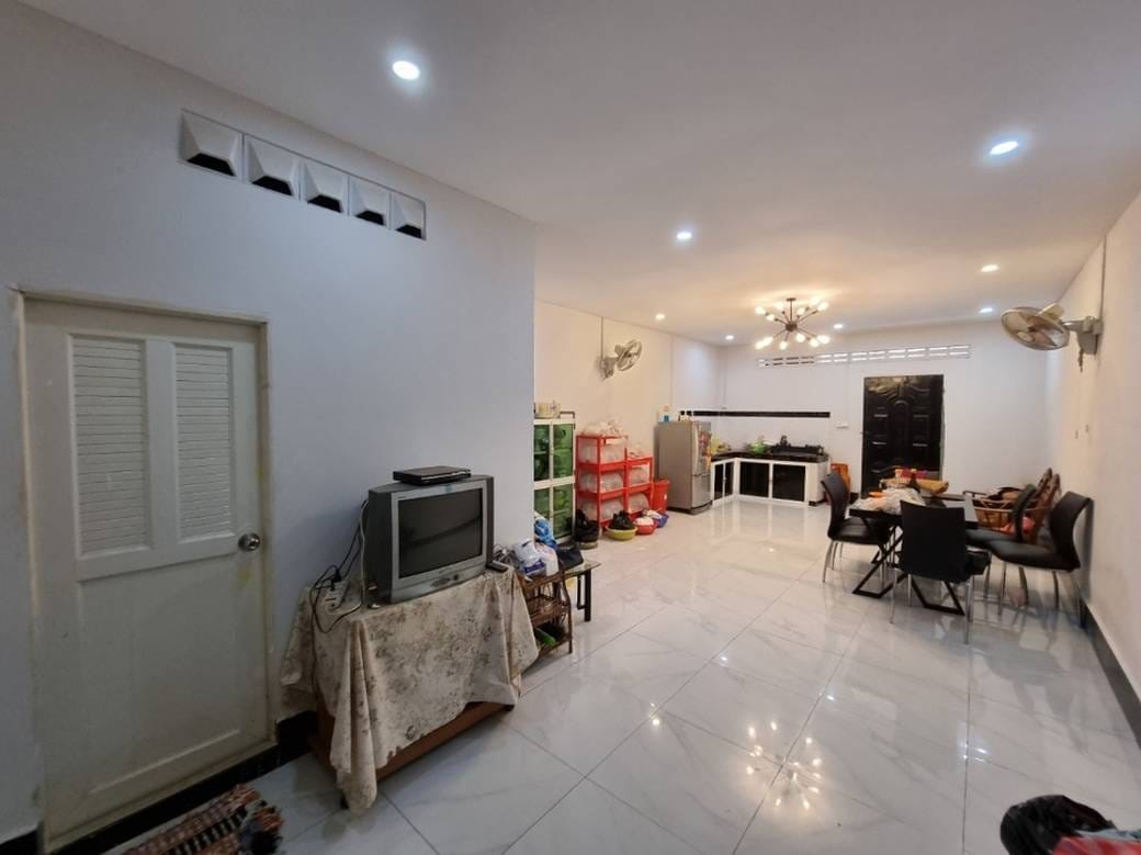 Dom szeregowy Na sprzedaż o powierzchni mieszkalnej 135 m² w Kampot