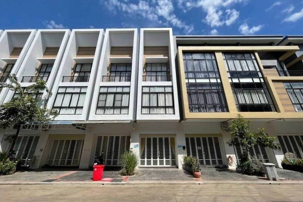 Nirouth, Chbar Ampov, Phnom Penh的店屋出租