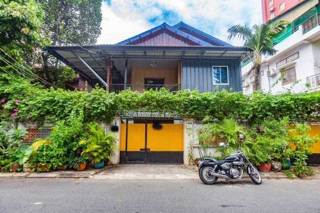 💁‍♂️ Wooden House 2 Bedrooms for Rent in Boeung Trabek area | $500