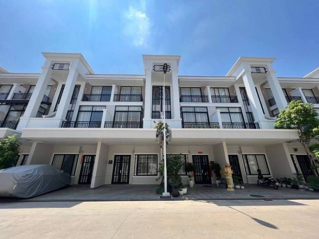 Link House For Rent in Nirouth, Chbar Ampov, Phnom Penh