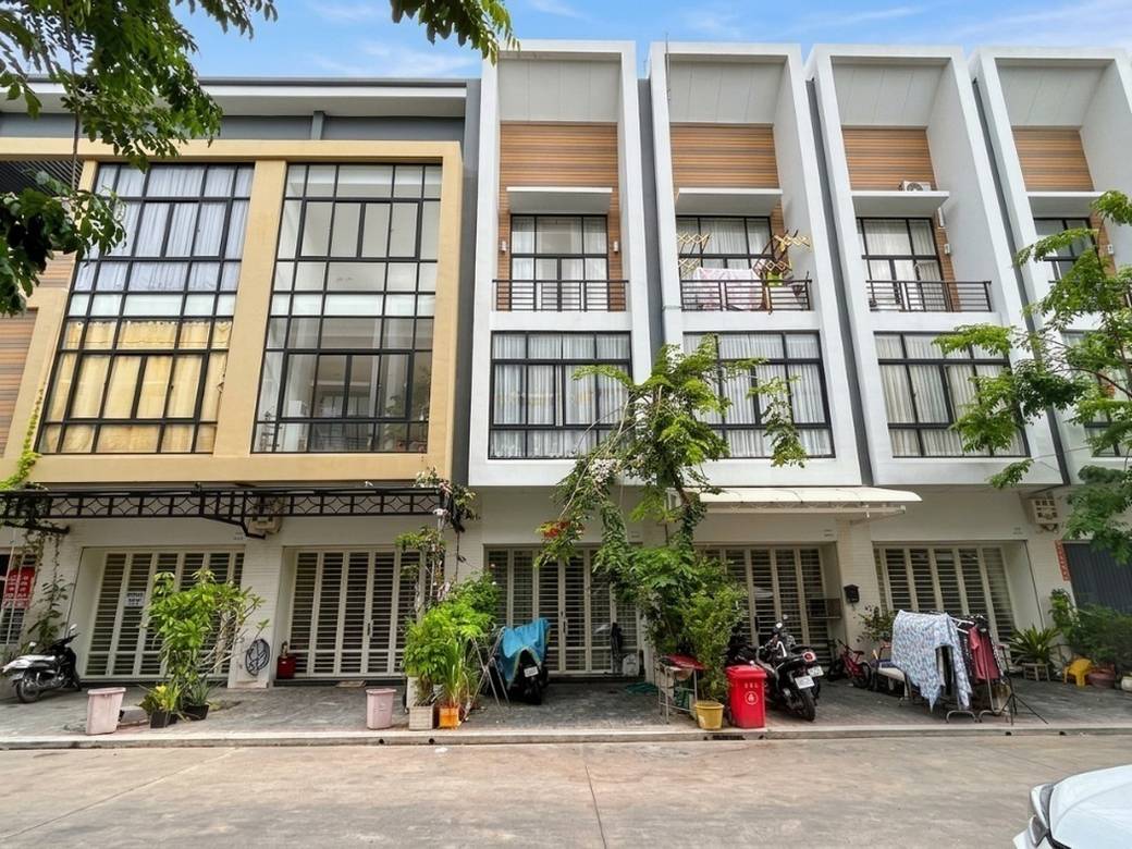 Nirouth, Chbar Ampov, Phnom Penh的店屋出租