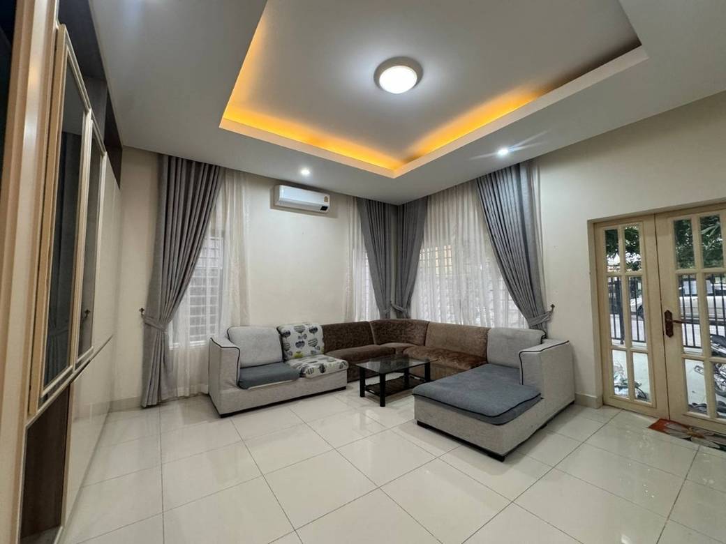 Borey Peng Huoth: The Star Platinum Mercurean I | $1,200 Maison en rangée