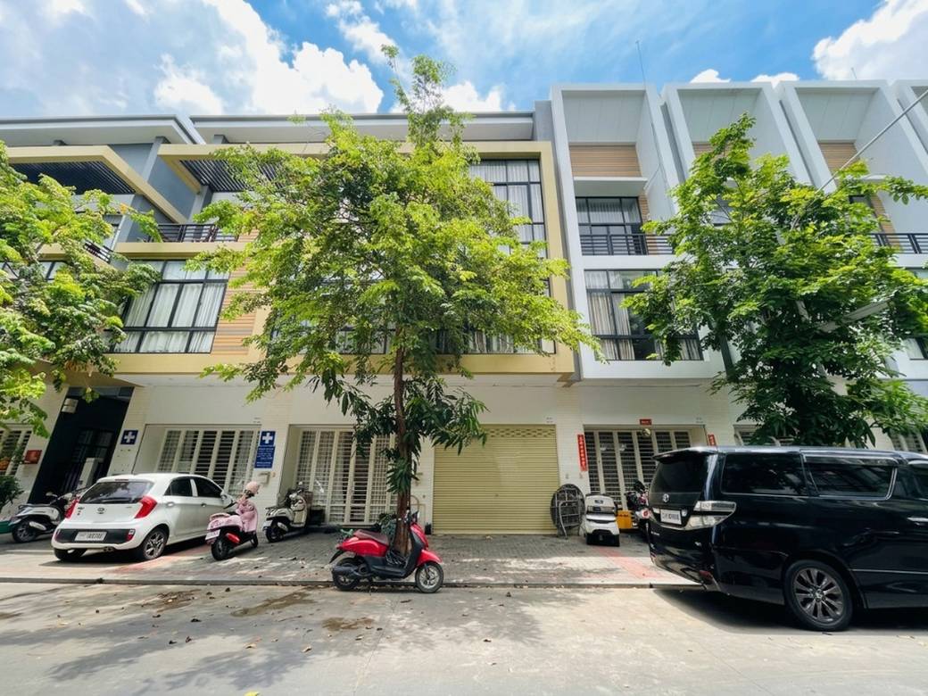 Nirouth, Chbar Ampov, Phnom Penh的店屋出租