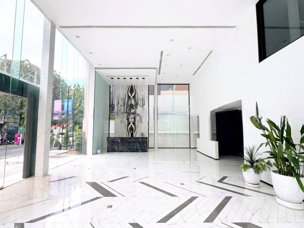 840 sqm Land Size CommercialShophouse K pronájmu
