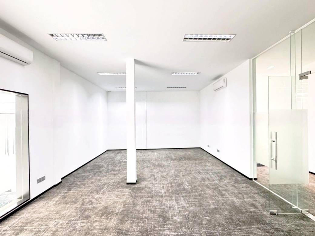 810 sqm Living Size CommercialShophouse K pronájmu in Boeng Keng Kang