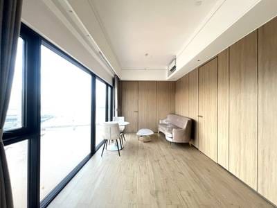 Vue Aston | Zařízeno Condo Na prodej
