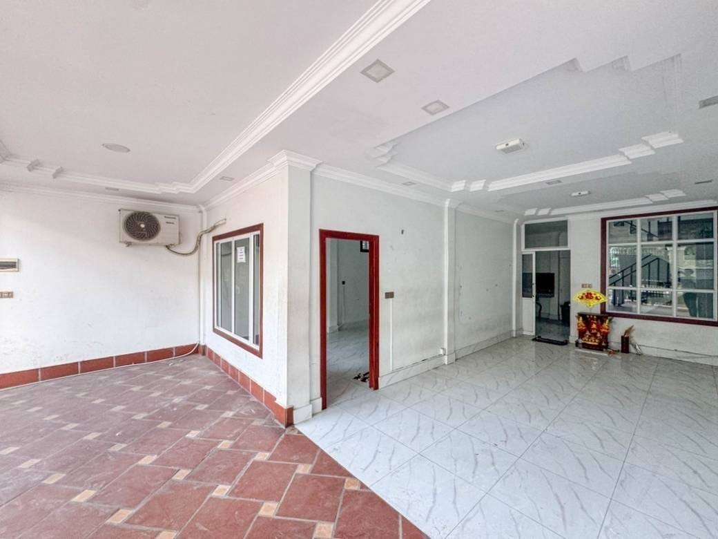 105 sqm Land Size House and lot K pronájmu