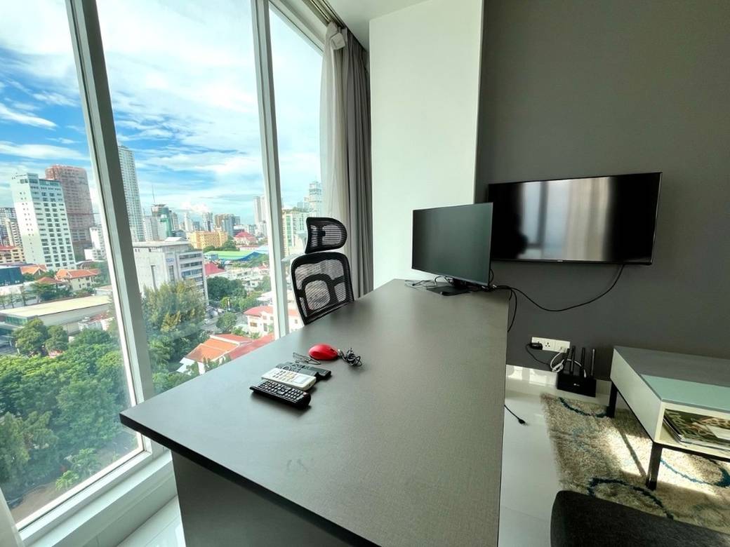 J Tower Condo | Zařízeno Condo Na prodej