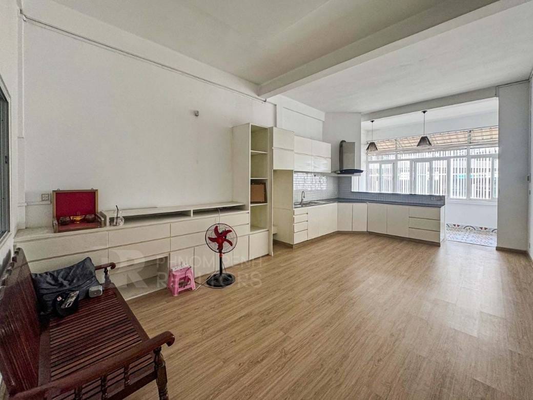 150 sqm Living Size Flat House Na prodej in Daun Penh