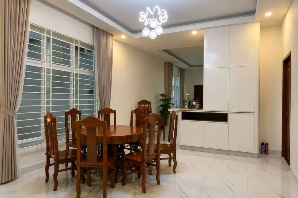 Villa À louer de 220 m² de terrain