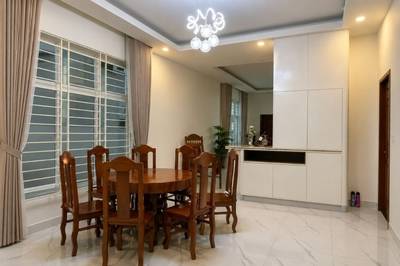Villa À louer de 220 m² de terrain