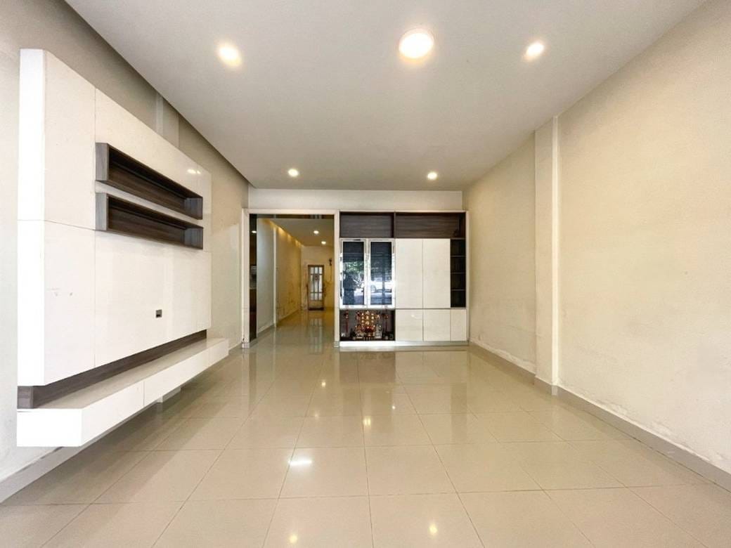 CommercialShophouse For Rent in Nirouth, Chbar Ampov, Phnom Penh